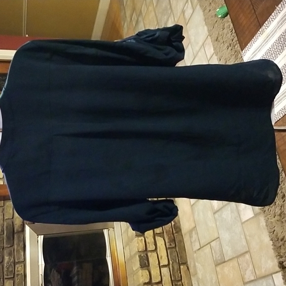 🌺NEW YORK & COMPANY V-neck- Roll-Sleeve Button-Down - Picture 6 of 12